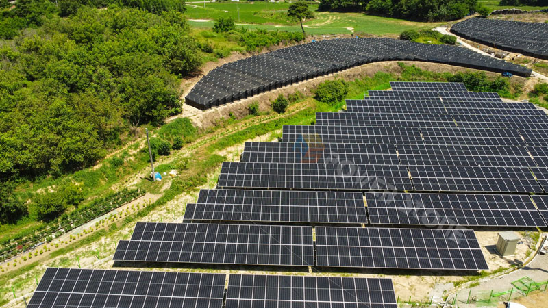 Projet de système solaire à double poteau au sol de 1,14 MW