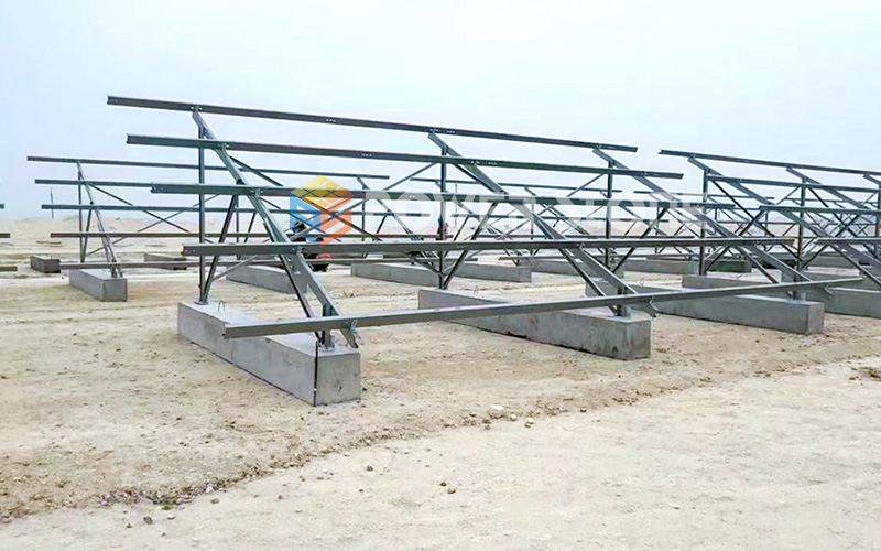 Système solaire au sol à double poteau de 126 kW